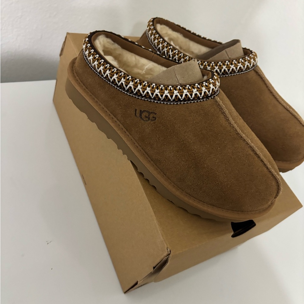 Brand new UGG Tasman size 2 girls